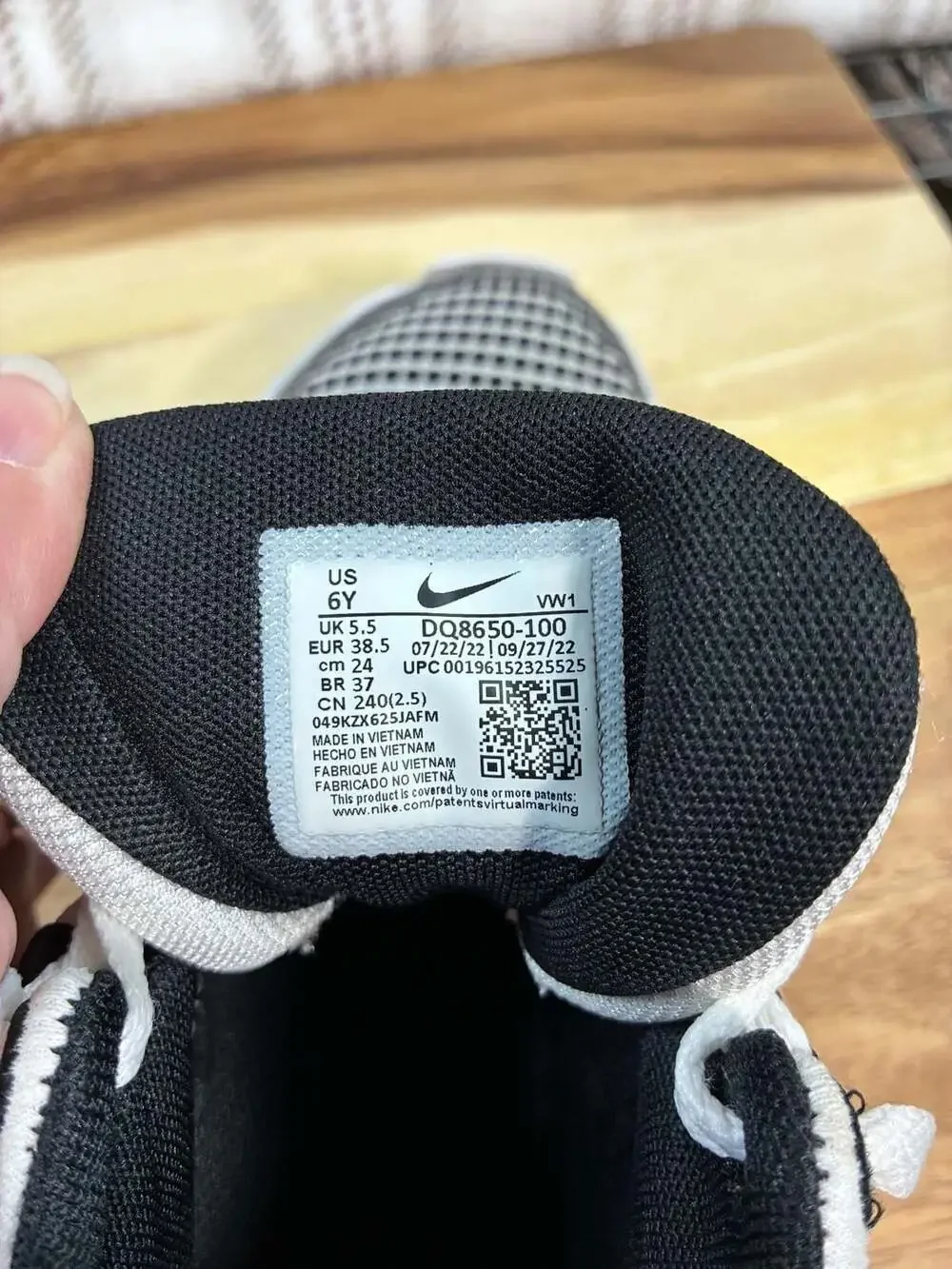 Nike LeBron Witness 7 Basketball Shoes White Black, Size 6Y